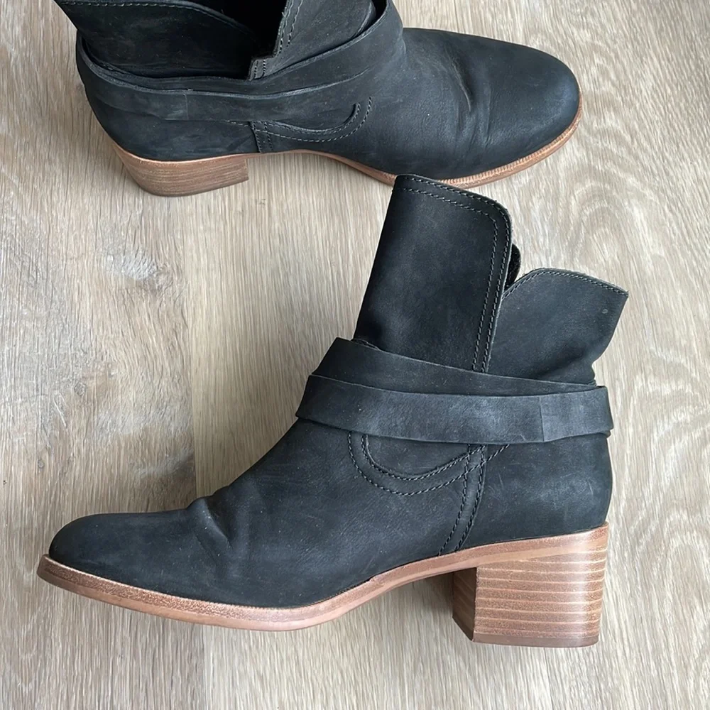 UGG Elora Winter Boot Black size 9.5